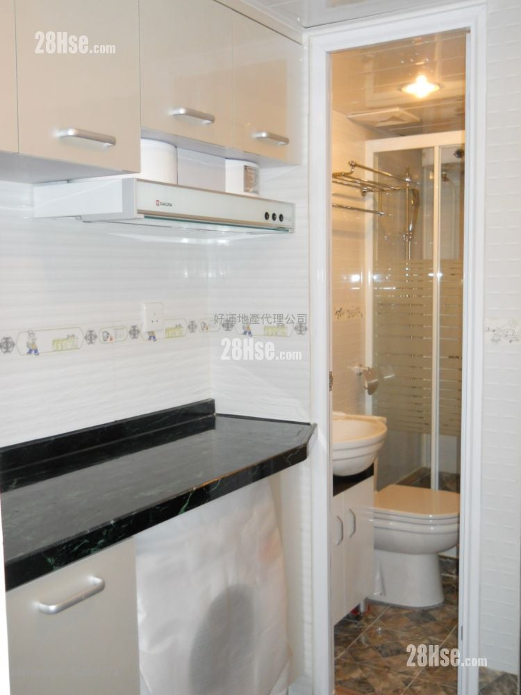 厨房: 正华大厦 售盘 4 房 , 2 浴室 646 平方尺