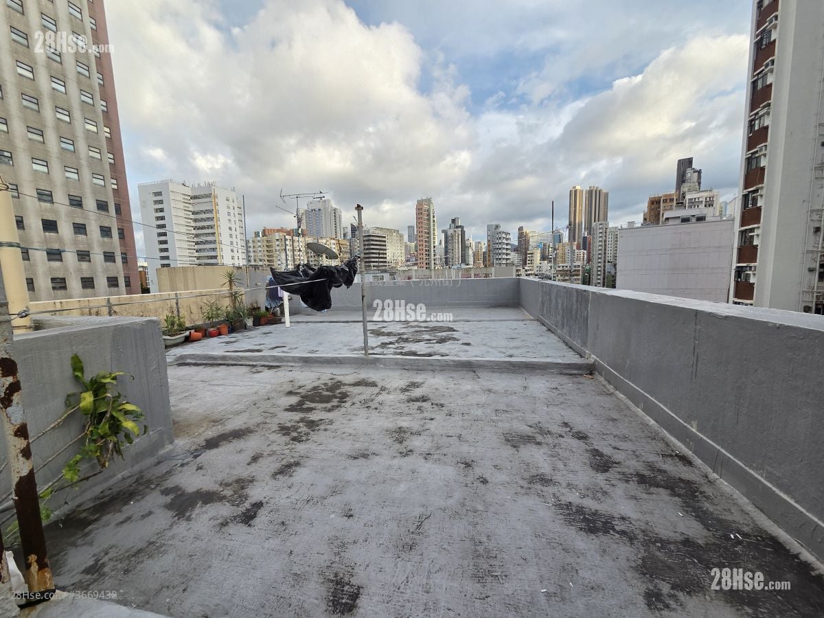 唐樓連入契天臺 Sell 5+ Bedrooms 760 ft²