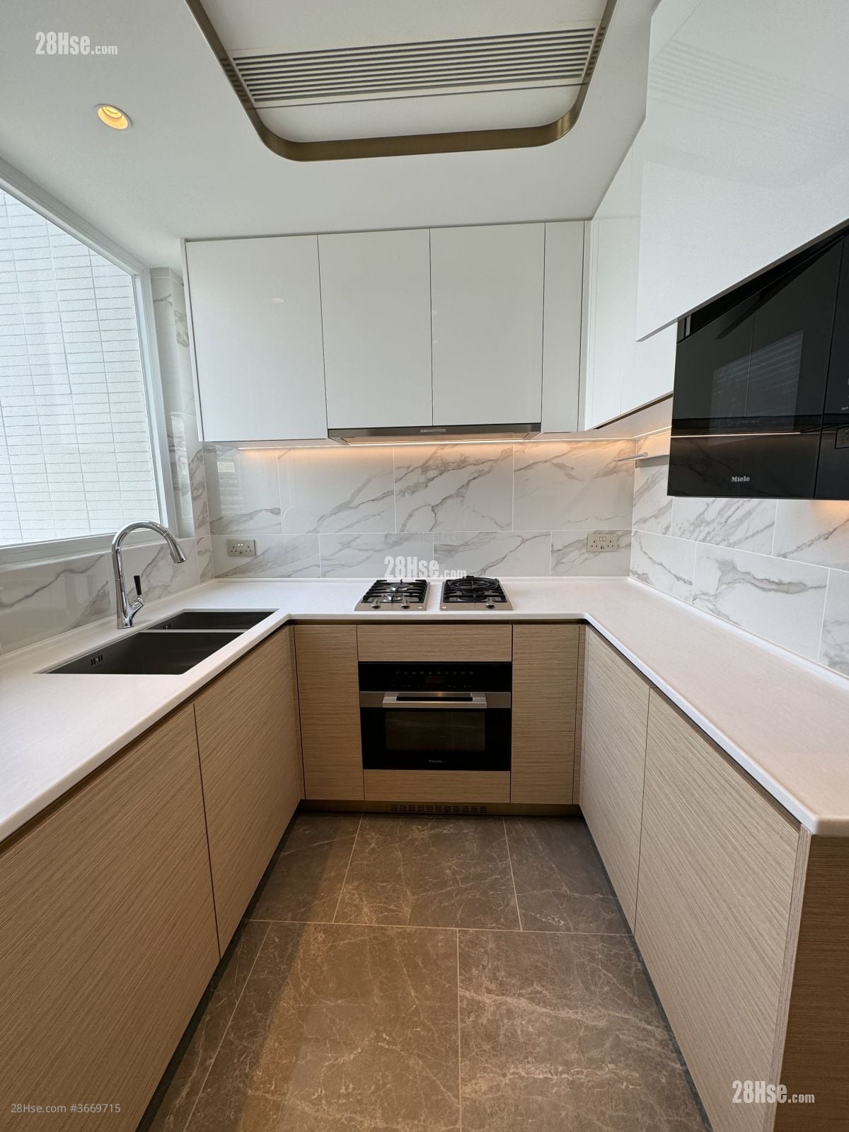 Miami Quay Sell 3 Bedrooms , 2 Bathrooms 716 ft²