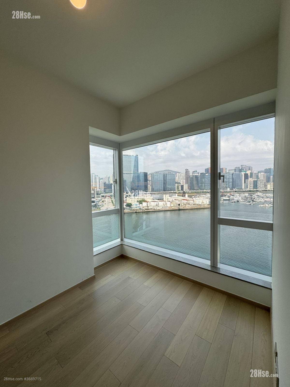 Miami Quay Sell 3 Bedrooms , 2 Bathrooms 716 ft²