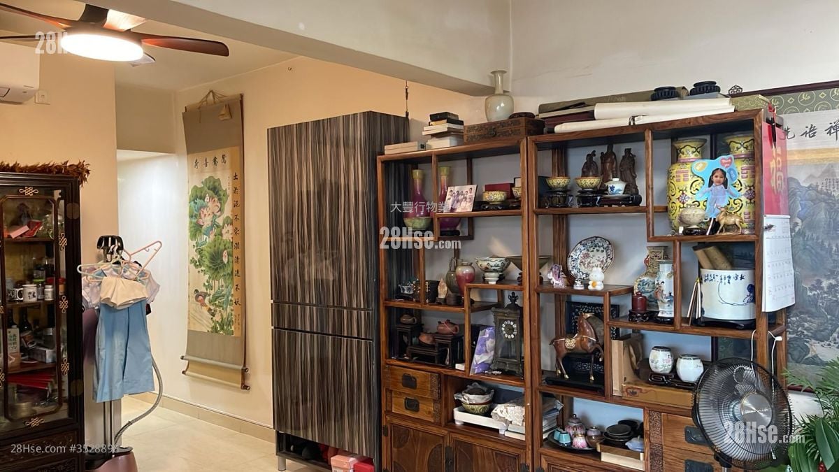 Yick Fat Mansion Sell 5+ Bedrooms 2,034 ft²