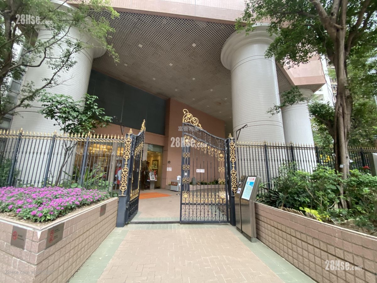 main door: Queen's Terrace Sell 2 Bedrooms , 1 Bathroom 478 ft²