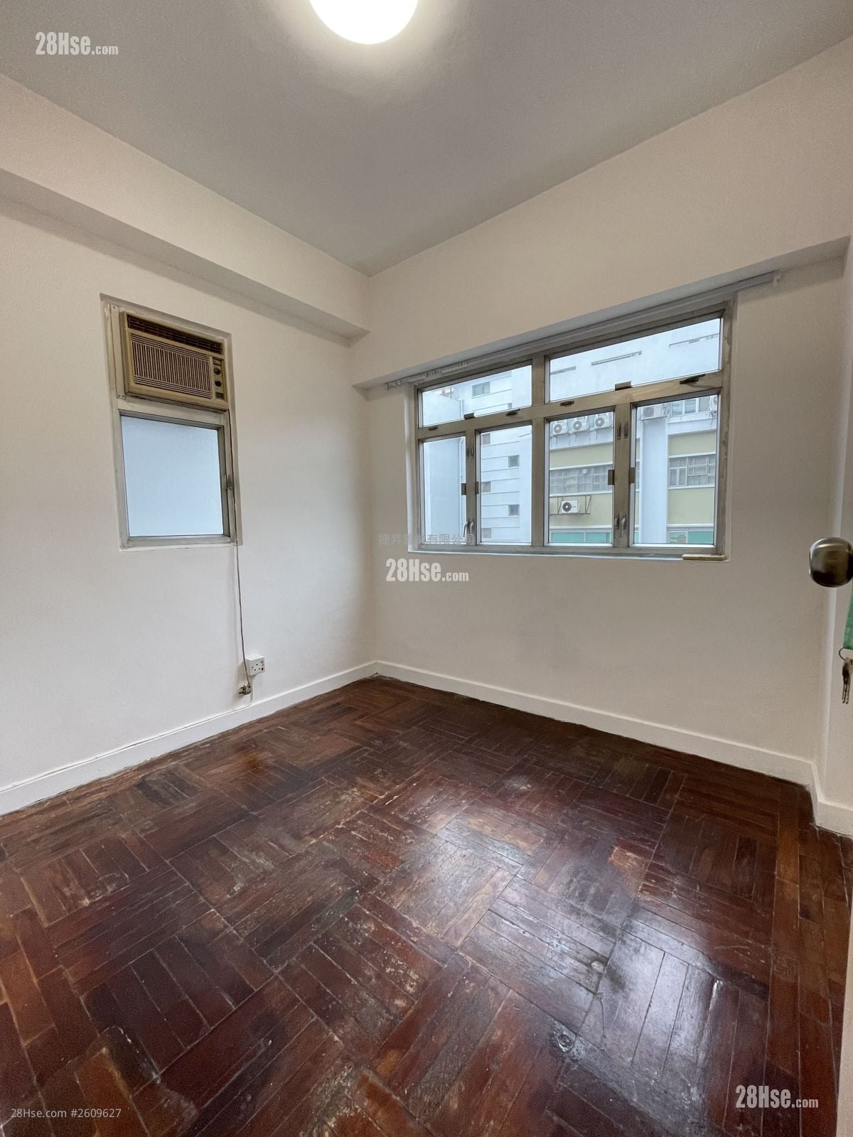 Loong King Mansion Sell 2 Bedrooms , 1 Bathroom 414 ft²