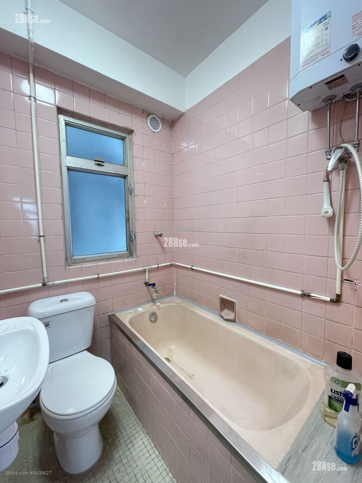 Loong King Mansion Sell 2 Bedrooms , 1 Bathroom 414 ft²