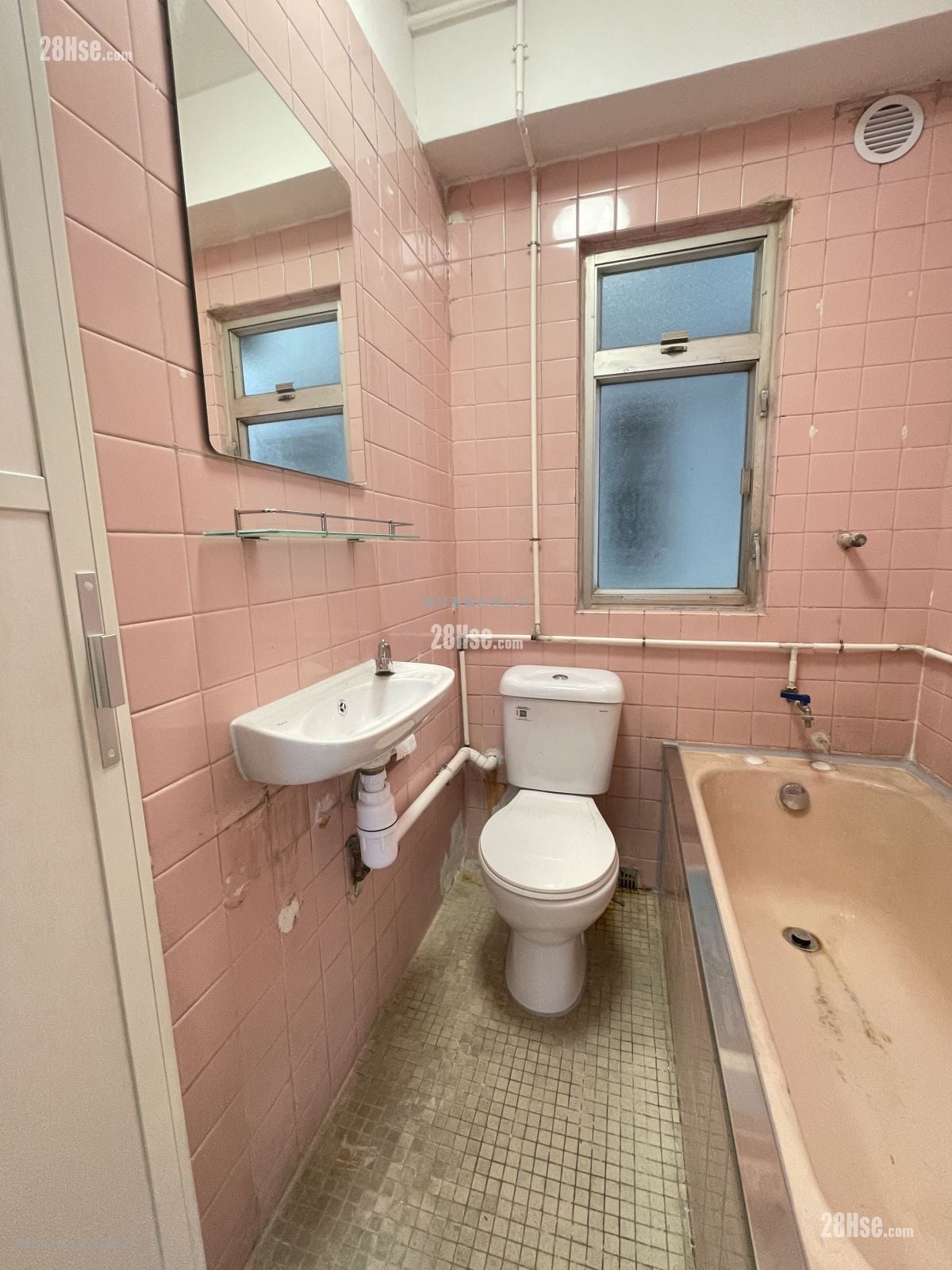 Loong King Mansion Sell 2 Bedrooms , 1 Bathroom 414 ft²