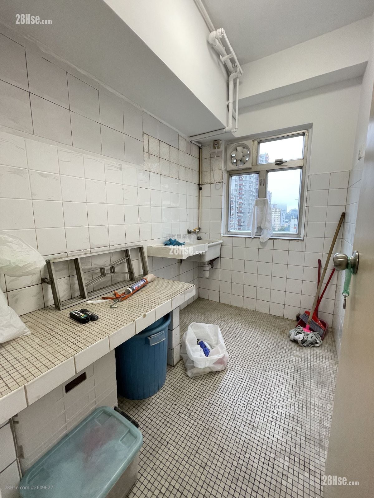 Loong King Mansion Sell 2 Bedrooms , 1 Bathroom 414 ft²