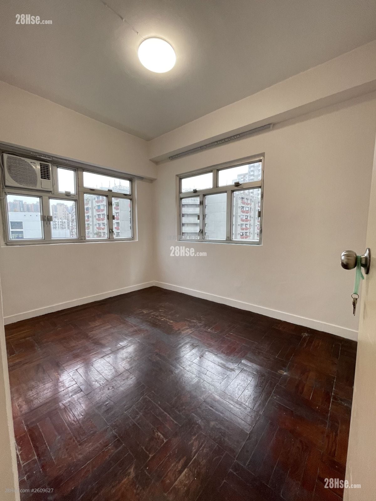 Loong King Mansion Sell 2 Bedrooms , 1 Bathroom 414 ft²