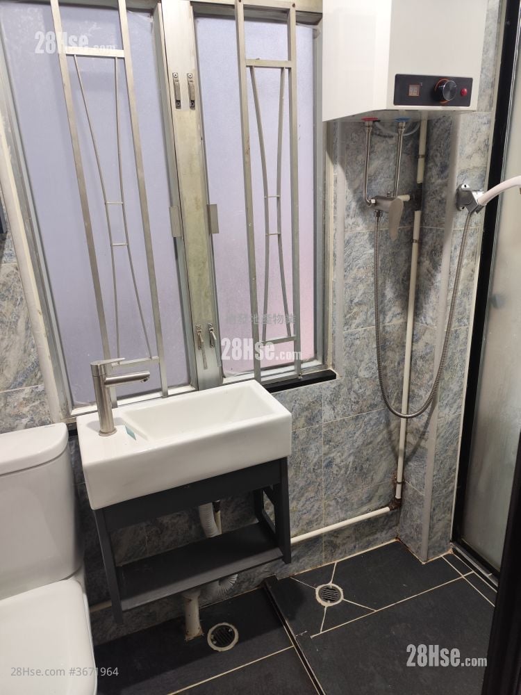 唐樓 租盤 開放式間隔 , 1 浴室 130 平方呎