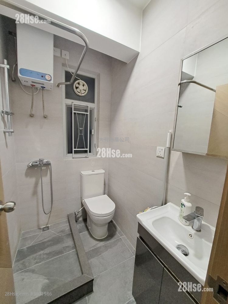 浴室: 玉龍樓 租盤 2 房 , 1 浴室 288 平方呎