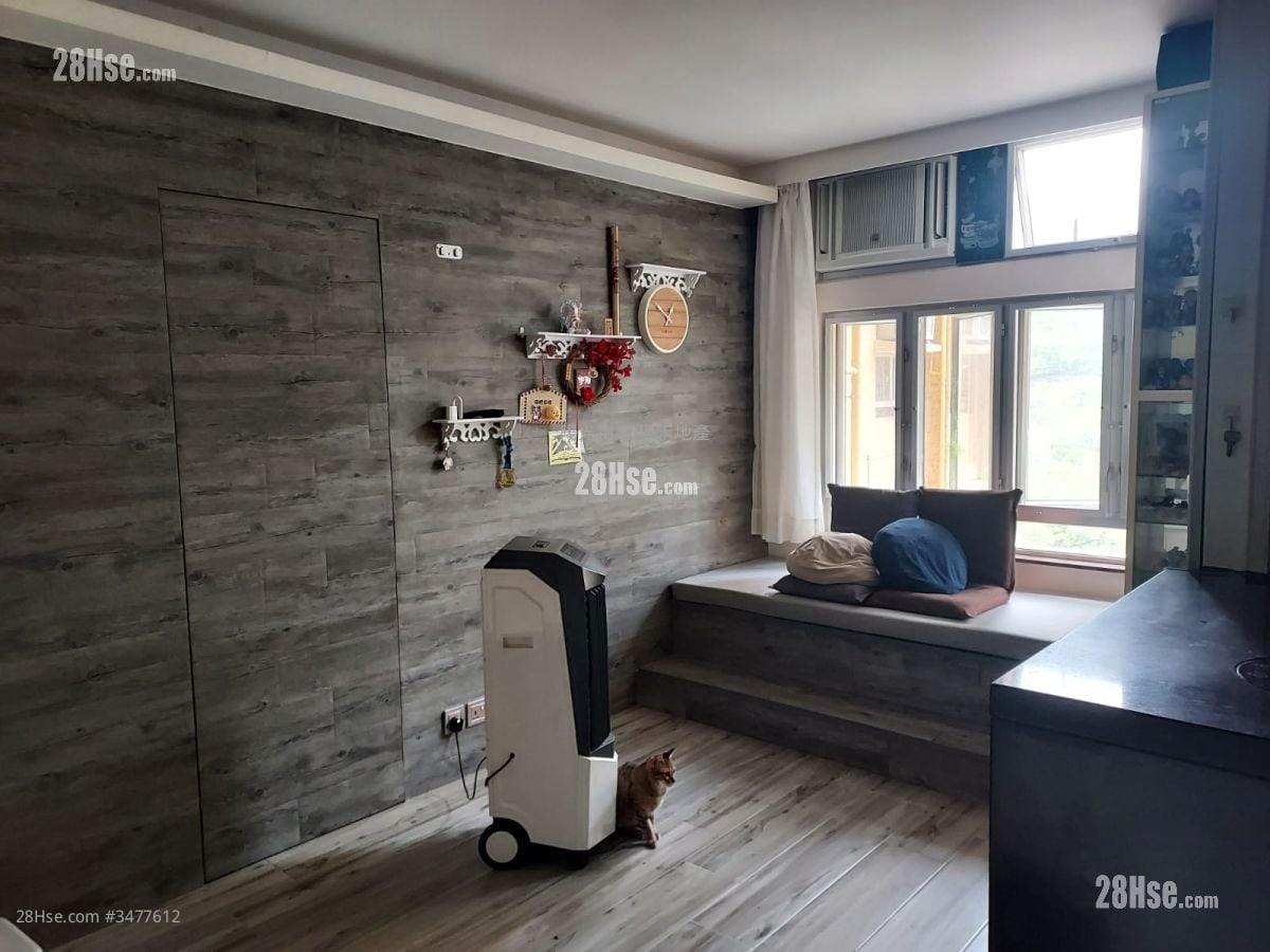 Hong Lam Court Sell 2 Bedrooms , 1 Bathroom 401 ft²