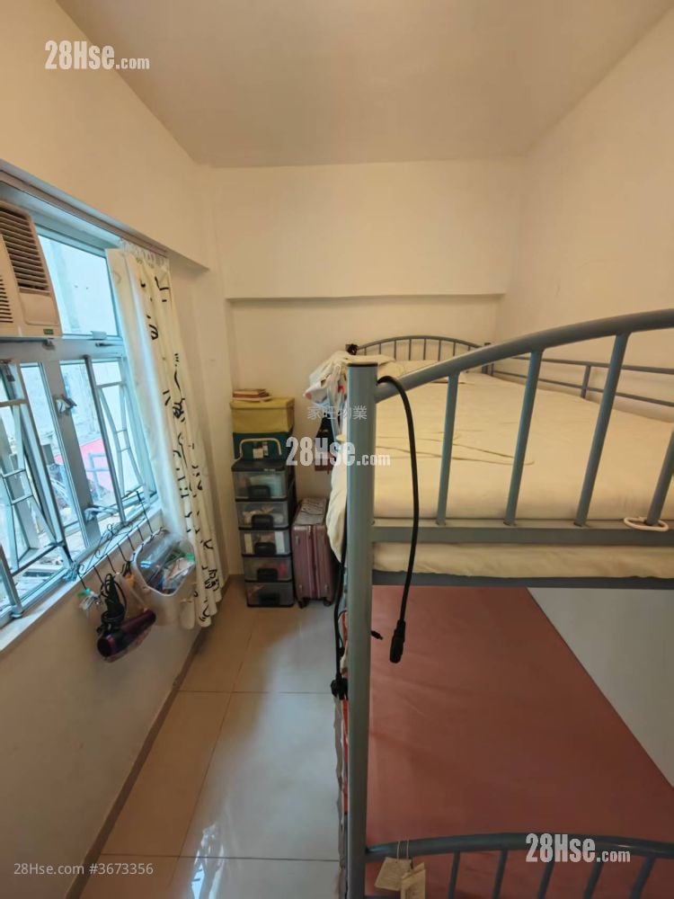 Po Hing Building Sell 2 Bedrooms , 1 Bathroom 265 ft²