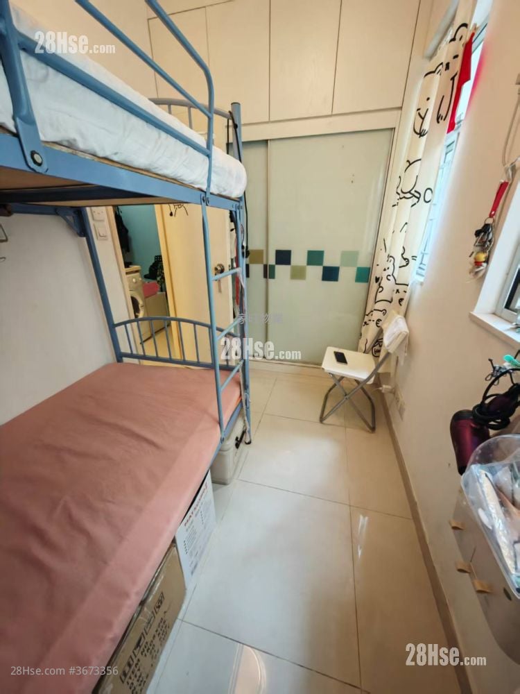 Po Hing Building Sell 2 Bedrooms , 1 Bathroom 265 ft²