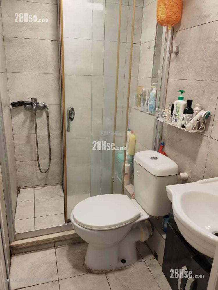 Po Hing Building Sell 2 Bedrooms , 1 Bathroom 265 ft²