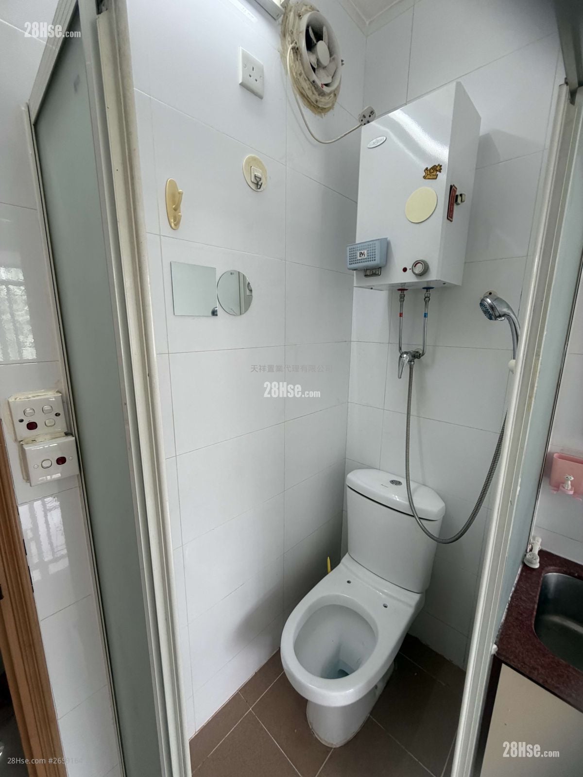 Tin Po Building Rental Studio , 1 Bathroom