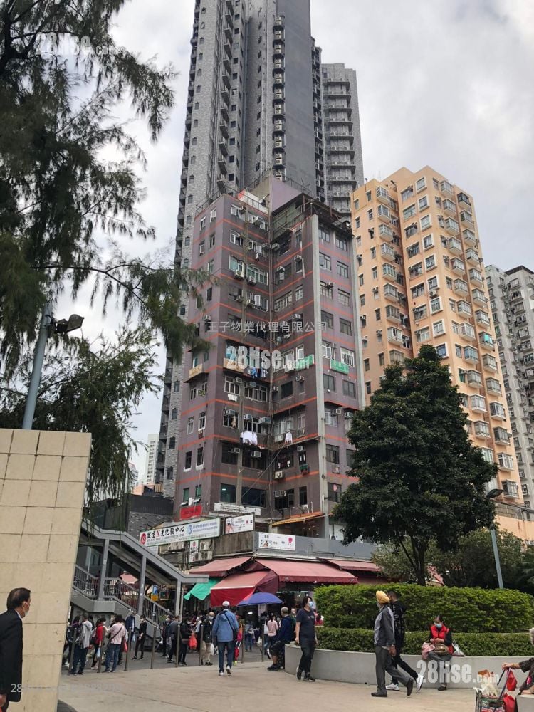 Golden Orchid Court Sell 2 Bedrooms , 1 Bathroom 310 ft²