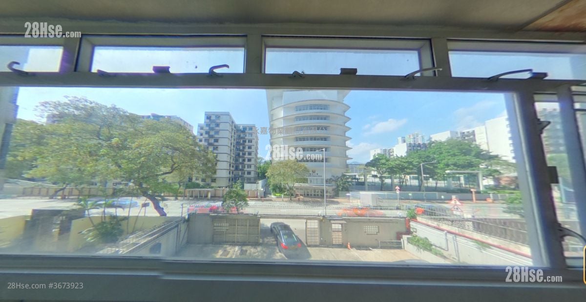 Cheerbond Court Sell 3 Bedrooms , 2 Bathrooms 920 ft²