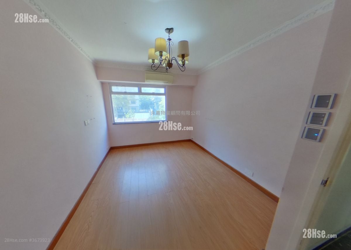 Cheerbond Court Sell 3 Bedrooms , 2 Bathrooms 920 ft²