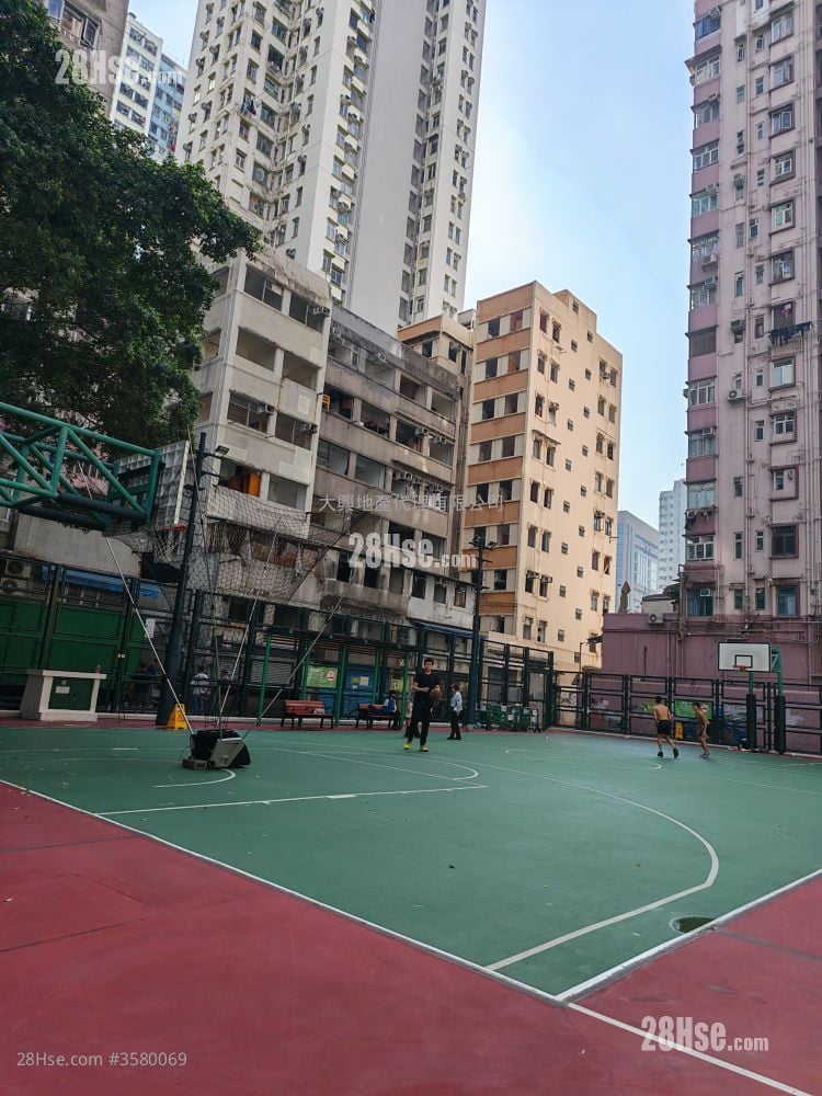 Tung Hing Building Sell 3 Bedrooms , 1 Bathroom 455 ft²