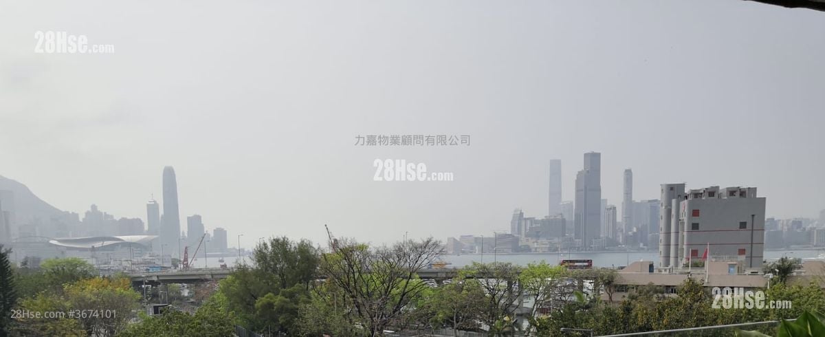 Victoria Court Sell 4 Bedrooms , 3 Bathrooms 1,592 ft²