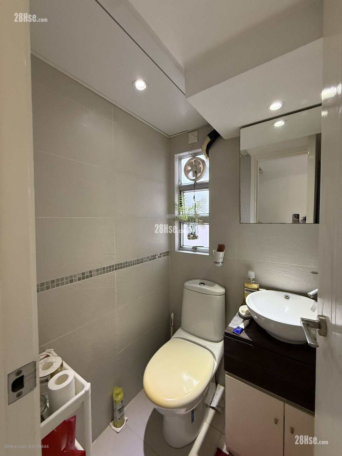 Richland Court Sell 1 Bedroom , 1 Bathroom 262 ft²