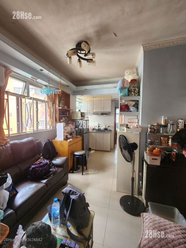 Lai Tong Building Sell 3 Bedrooms , 1 Bathroom 407 ft²