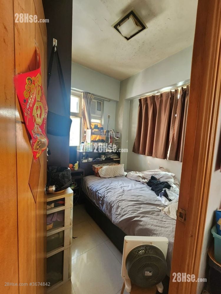 Lai Tong Building Sell 3 Bedrooms , 1 Bathroom 407 ft²