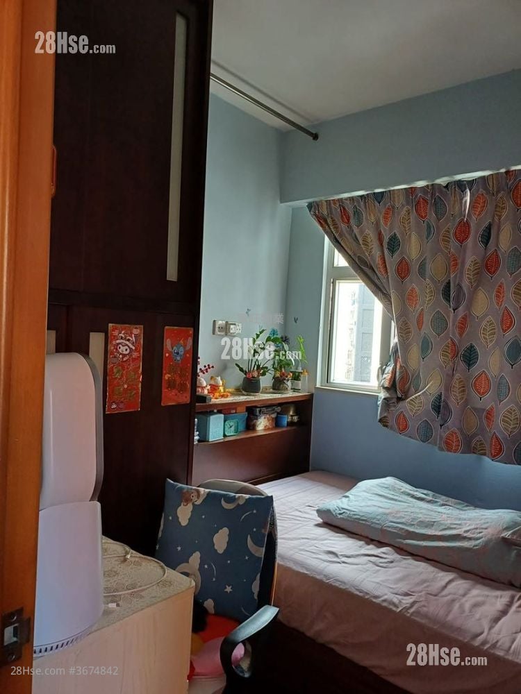 Lai Tong Building Sell 3 Bedrooms , 1 Bathroom 407 ft²
