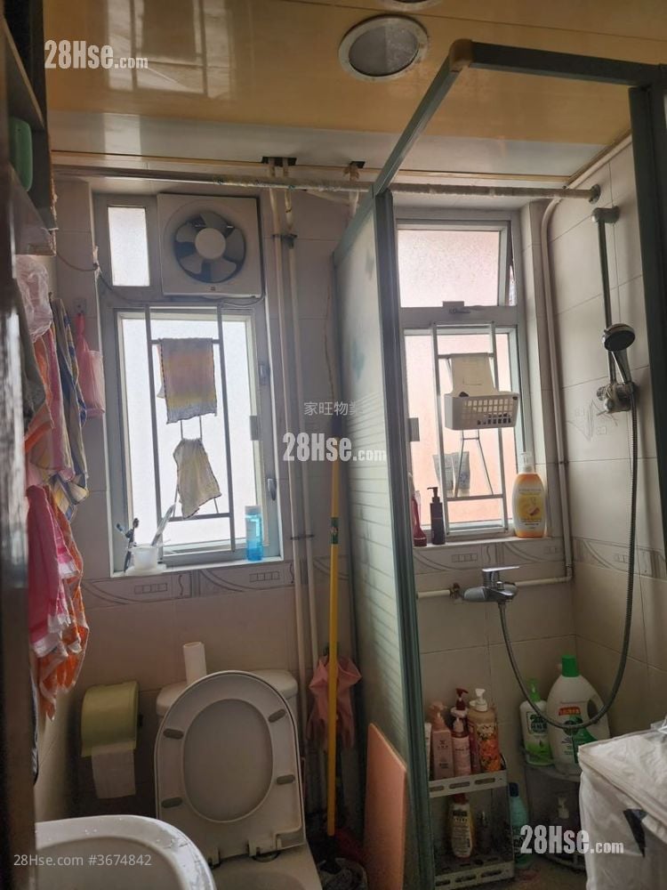 Lai Tong Building Sell 3 Bedrooms , 1 Bathroom 407 ft²