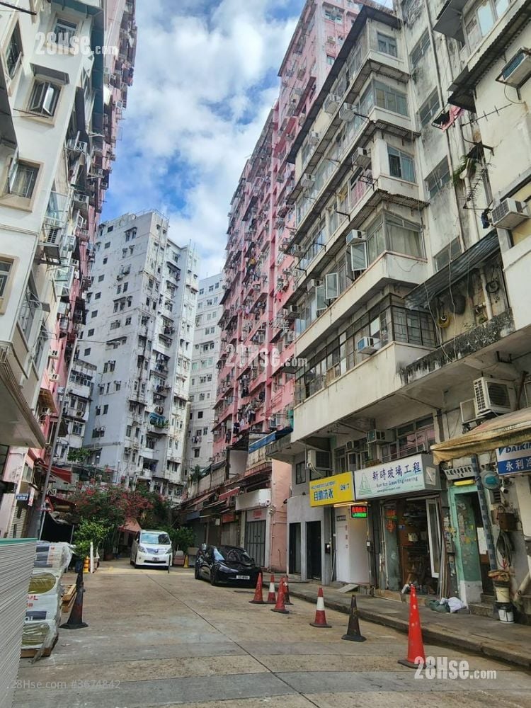 Lai Tong Building Sell 3 Bedrooms , 1 Bathroom 407 ft²