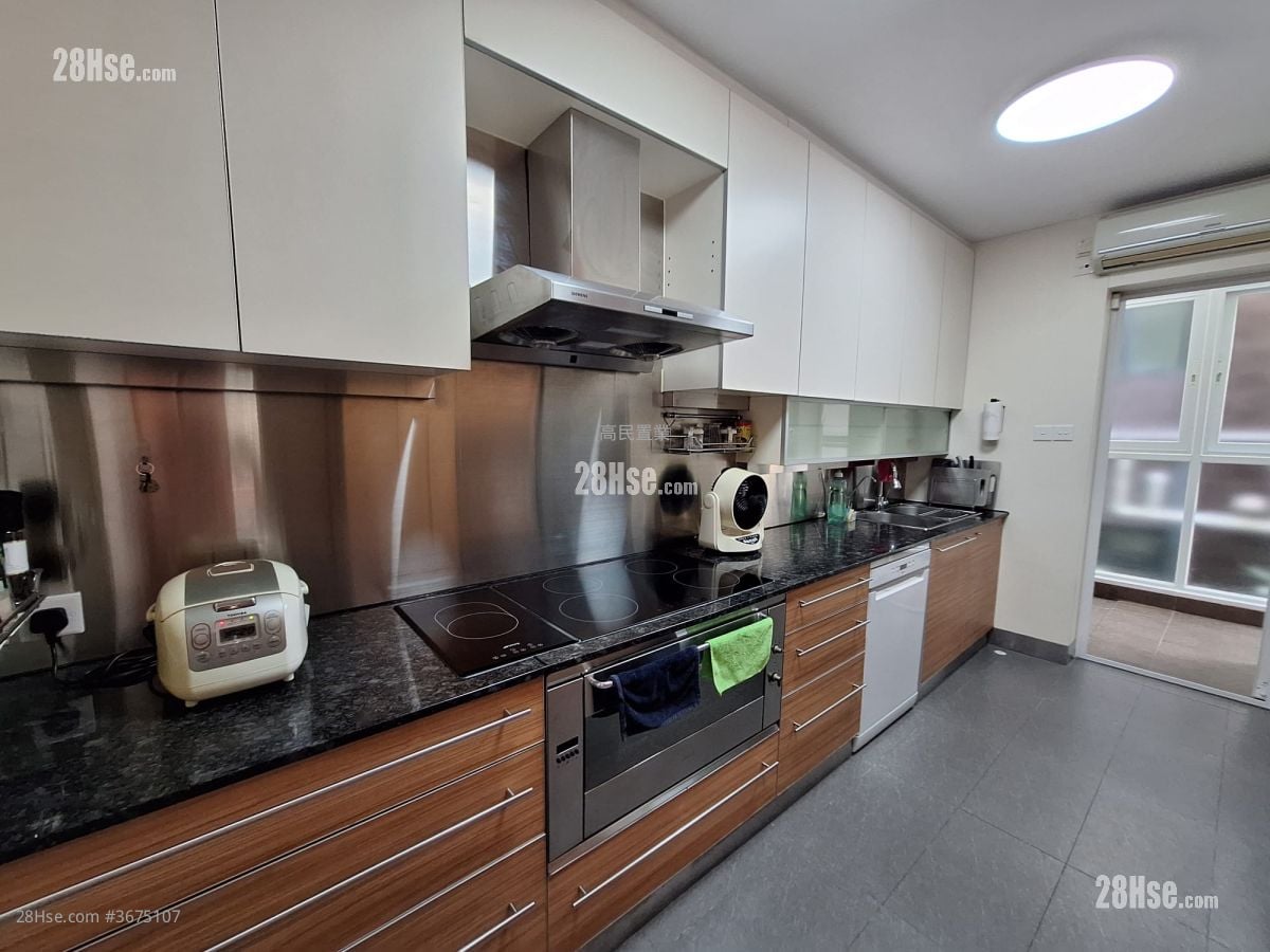 Ho Chung Sell 4 Bedrooms , 3 Bathrooms 2,100 ft²