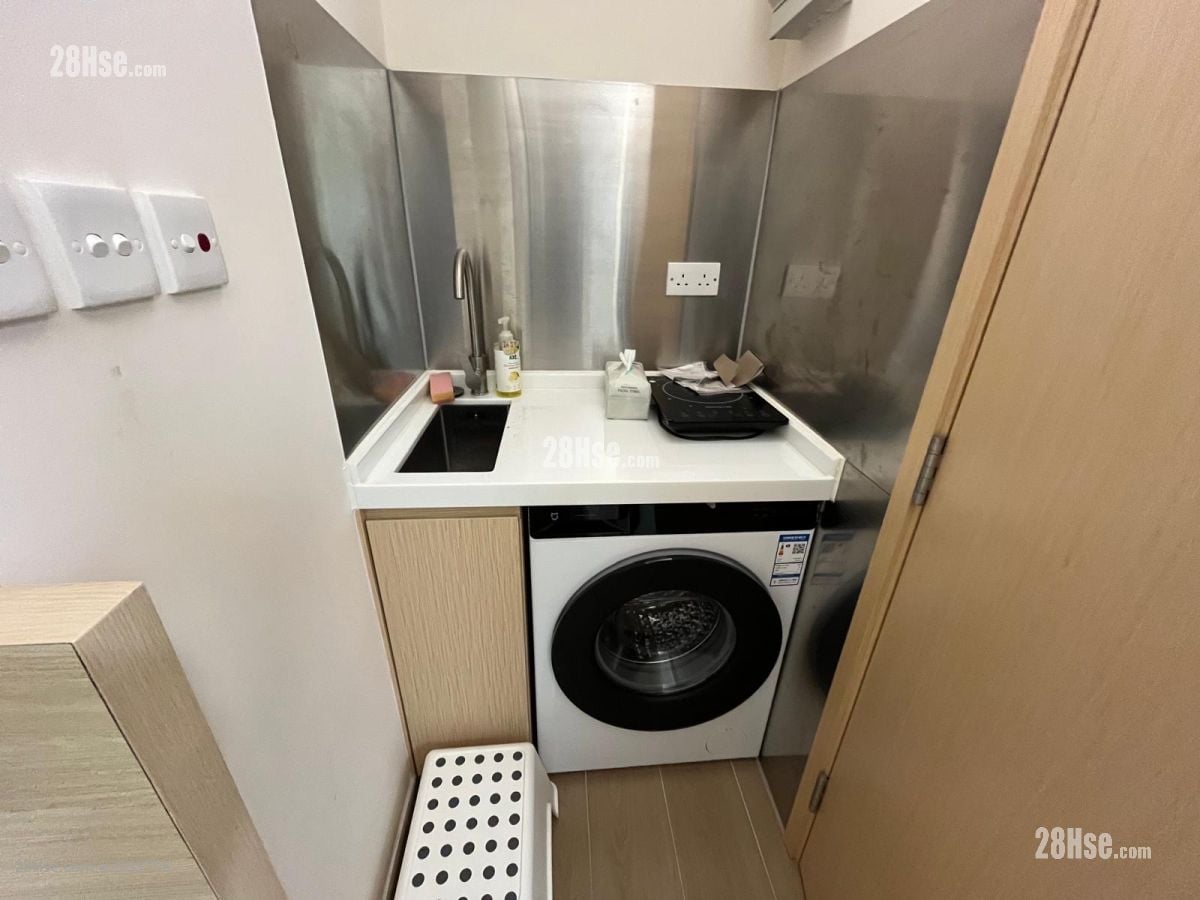 Wing Lee Building Rental Studio 150 ft²