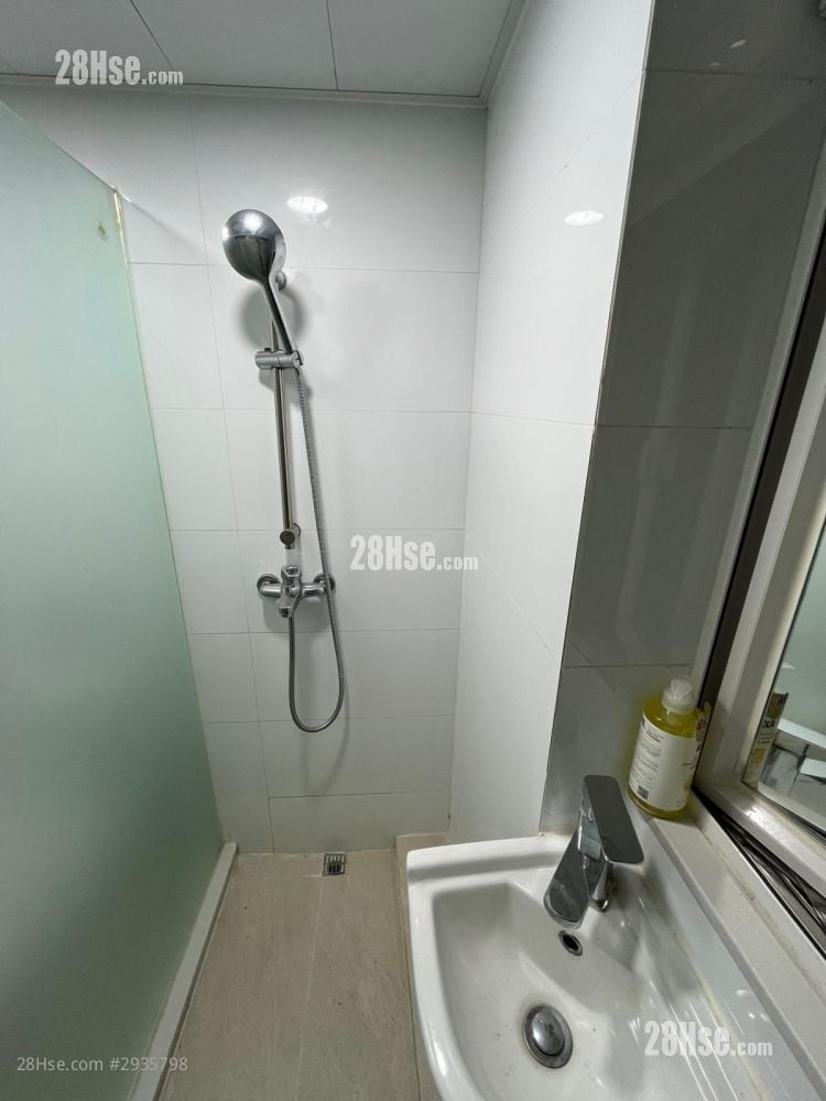 Wing Lee Building Rental Studio 150 ft²