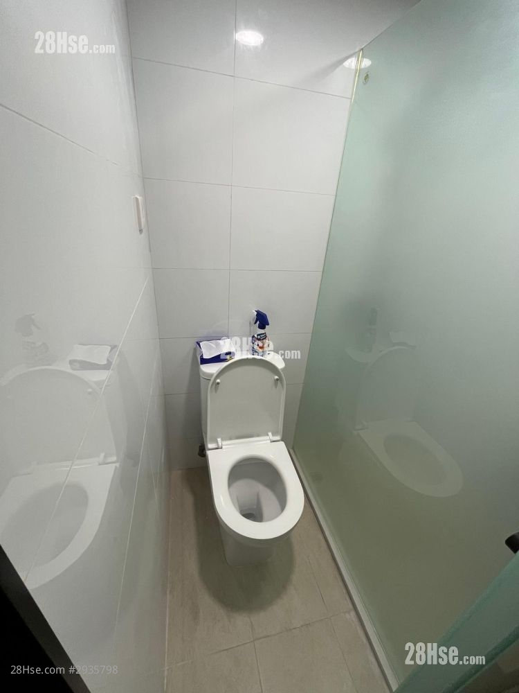 Wing Lee Building Rental Studio 150 ft²