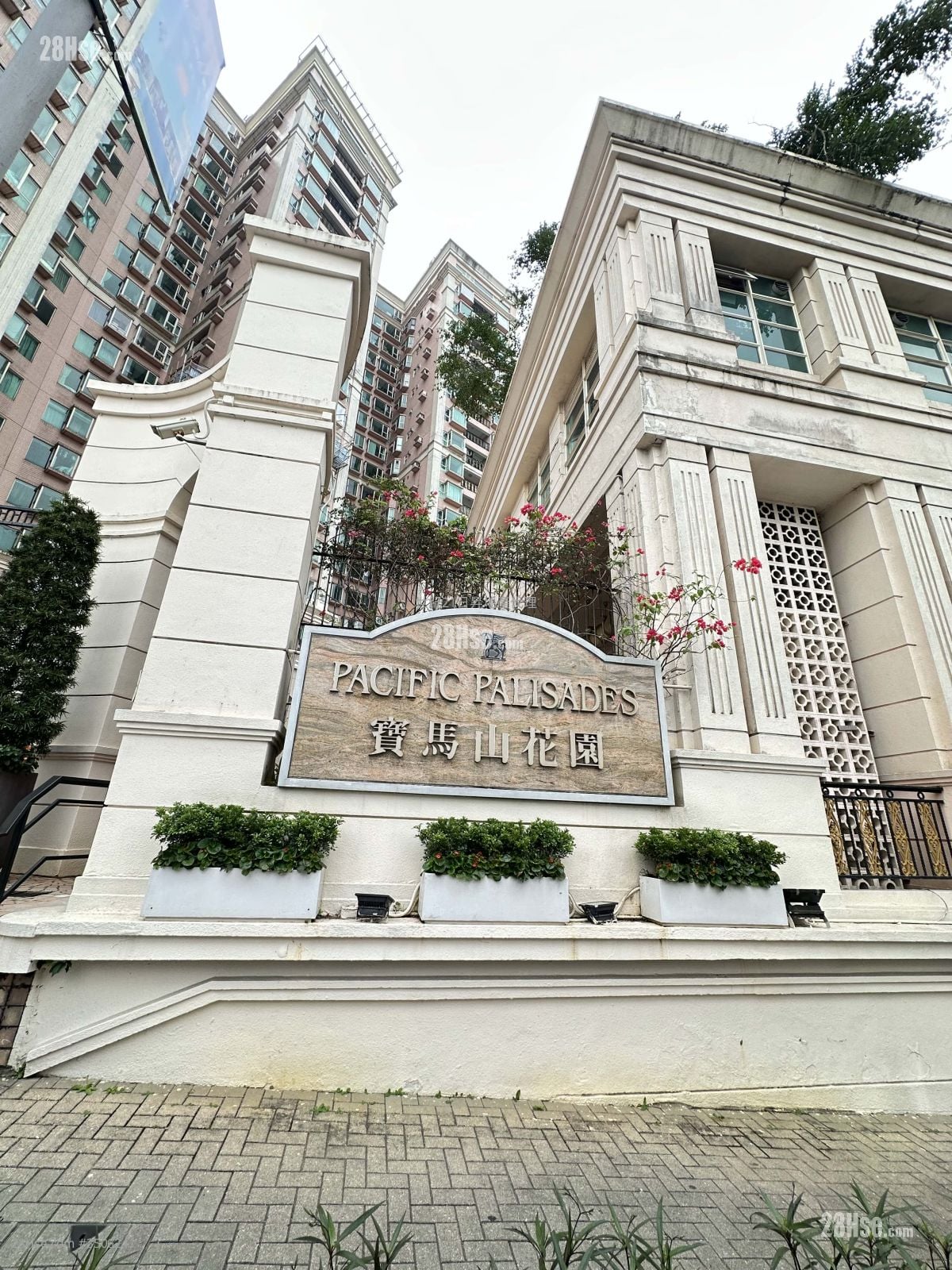 Pacific Palisades Sell 845 ft²