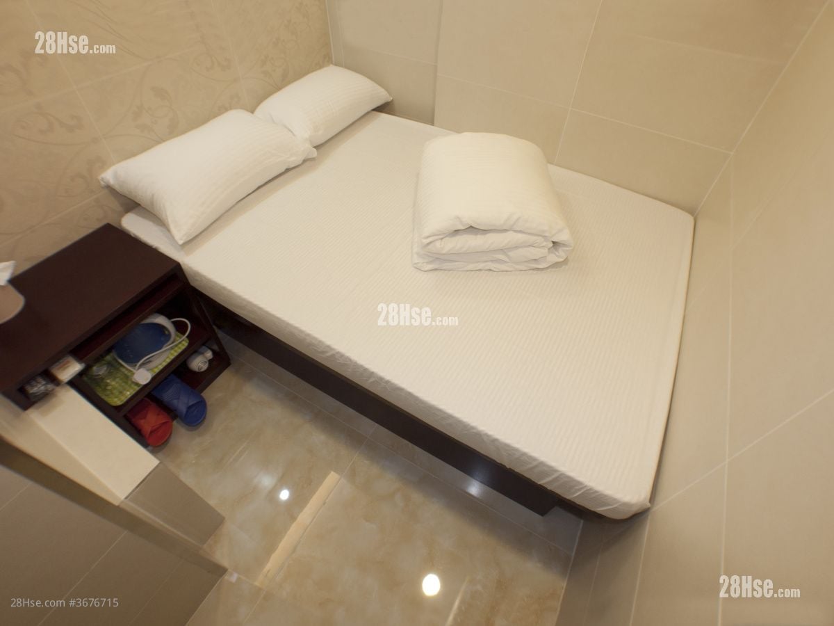 Sun Hing Building Sell 5+ Bedrooms , 5+ Bathrooms 556 ft²
