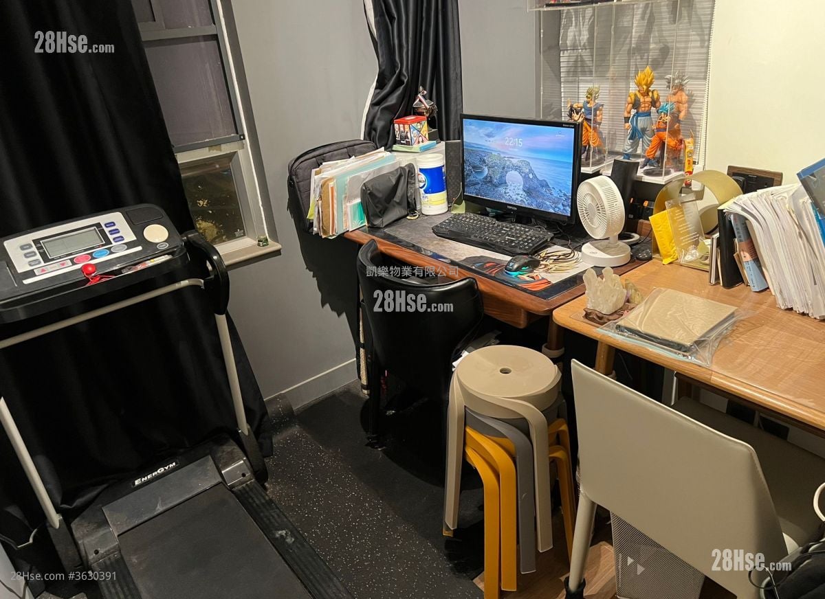 Kwun Tak Court Sell 3 Bedrooms , 2 Bathrooms 568 ft²