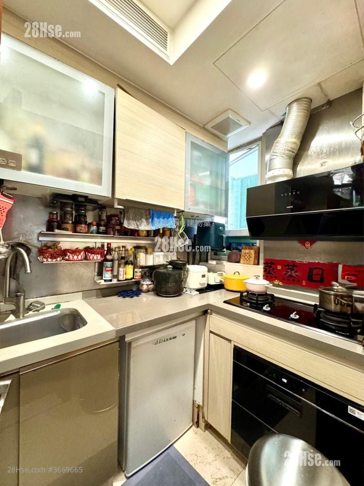 The Coronation Sell 2 Bedrooms , 1 Bathroom 513 ft²