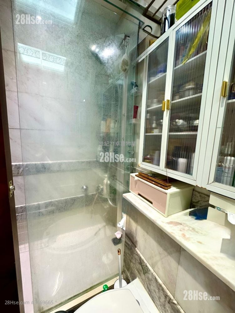 The Coronation Sell 2 Bedrooms , 1 Bathroom 513 ft²