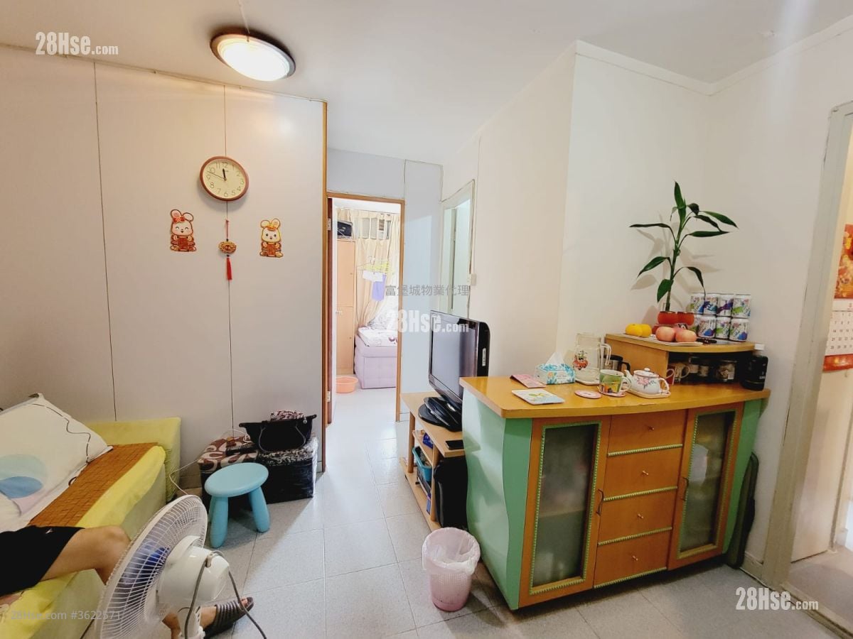 Kwong Lam Court Sell 2 Bedrooms , 1 Bathroom 376 ft²