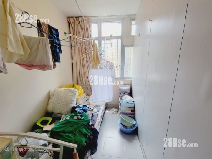 Kwong Lam Court Sell 2 Bedrooms , 1 Bathroom 376 ft²