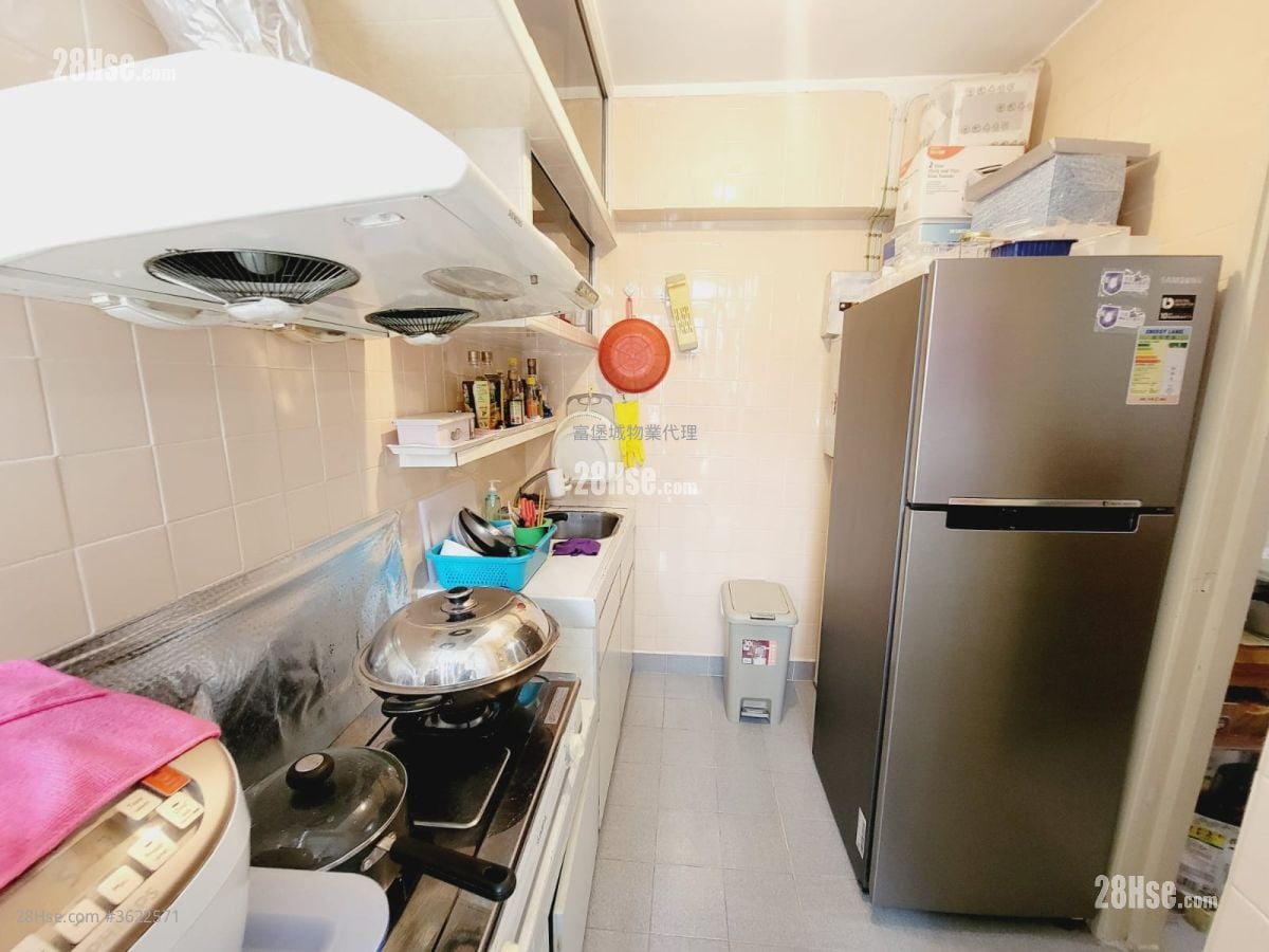 Kwong Lam Court Sell 2 Bedrooms , 1 Bathroom 376 ft²