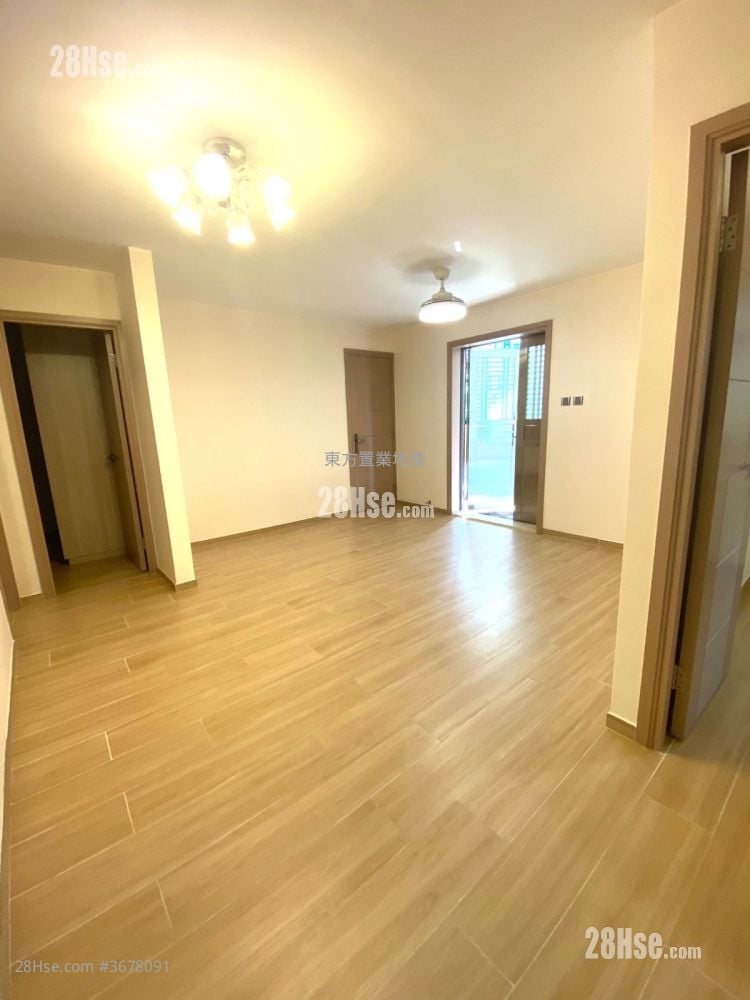 村屋 租盘 3 房 , 2 浴室 700 平方尺