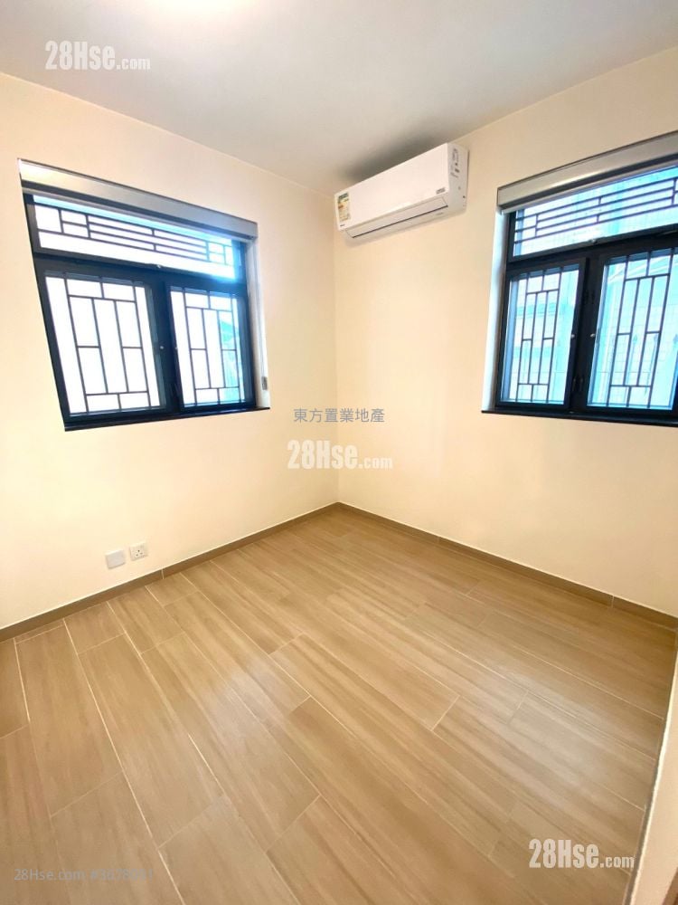 村屋 租盘 3 房 , 2 浴室 700 平方尺