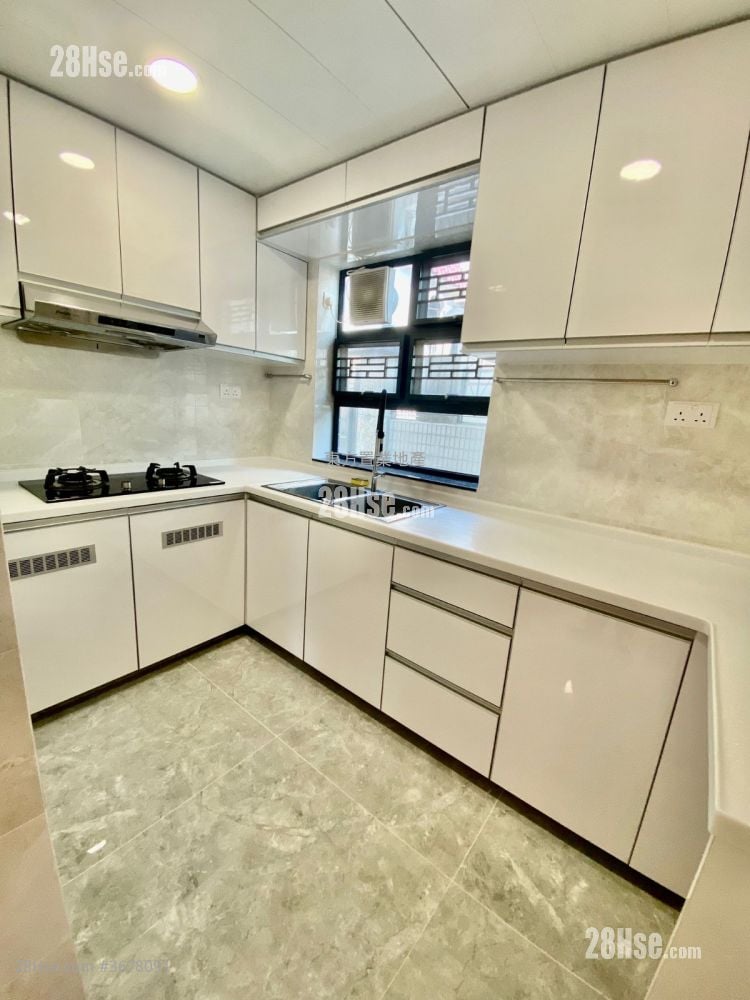 村屋 租盘 3 房 , 2 浴室 700 平方尺