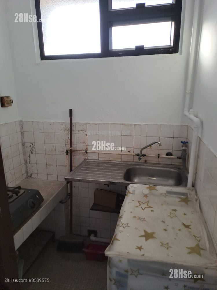 Mei Sun Lau Sell 251 ft²