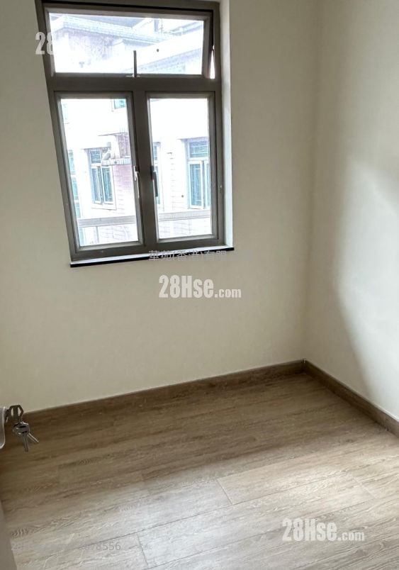 村屋 售盘 3 房 , 2 浴室 700 平方尺