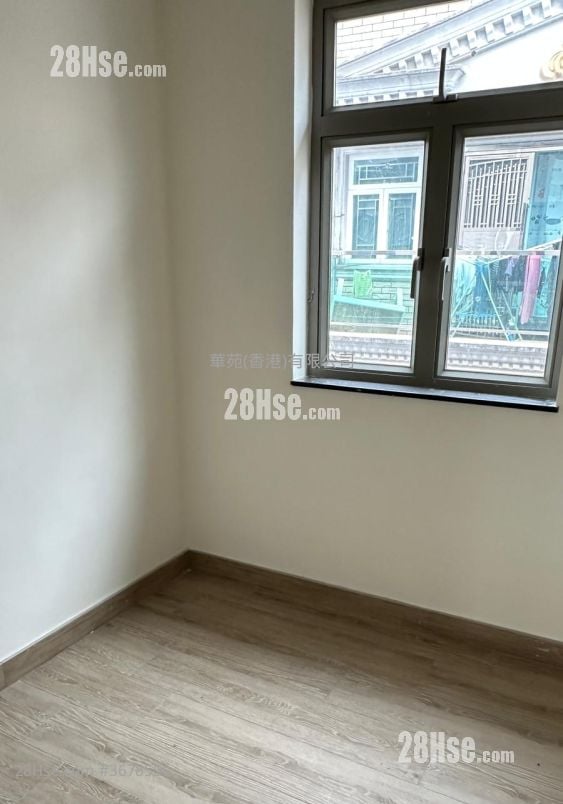 村屋 售盘 3 房 , 2 浴室 700 平方尺