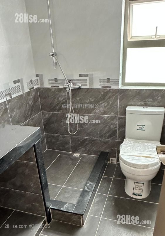 村屋 售盘 3 房 , 2 浴室 700 平方尺