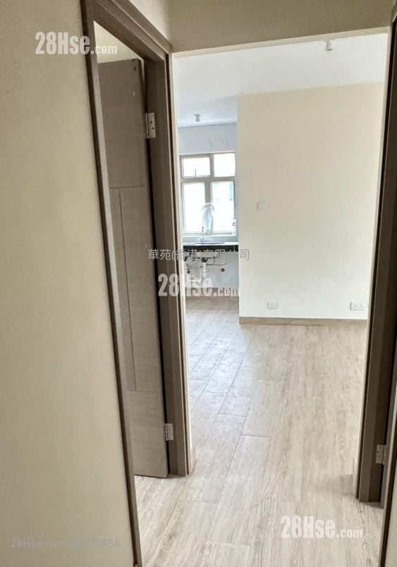 村屋 售盘 3 房 , 2 浴室 700 平方尺