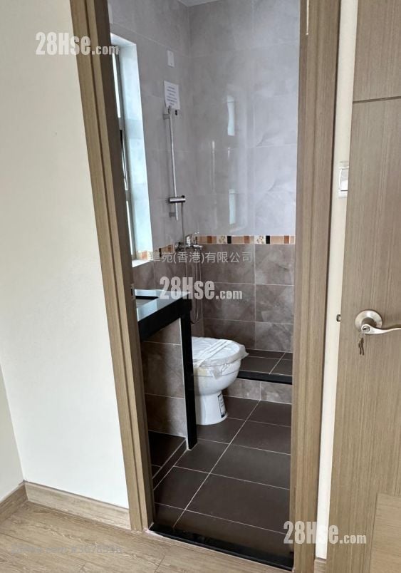 村屋 售盘 3 房 , 2 浴室 700 平方尺